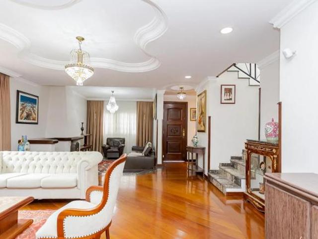 Casa de 5 Quartos à Venda na Avenida República do Líbano | Jardim Social Curitiba