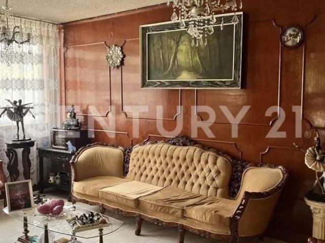 Casa de 5 Recámaras con Estudio en Venta en Gustavo A. Madero