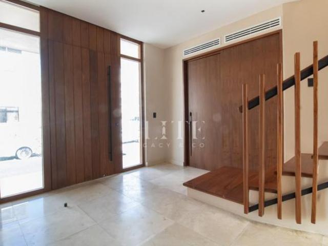 Casa de 5 Recámaras en Renta en Puerto Cancún La Marina