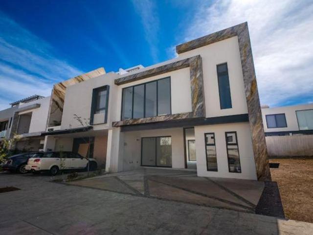 Casa de 5 recamaras Solares – Altanza Zona Real