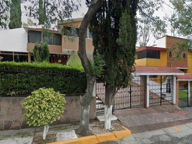 Casa de 640 m² con 5 recámaras en venta en Bosques del Lago