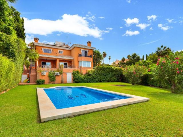 Casa de 658 m2 en venta Benalmádena Costa, Andalucía