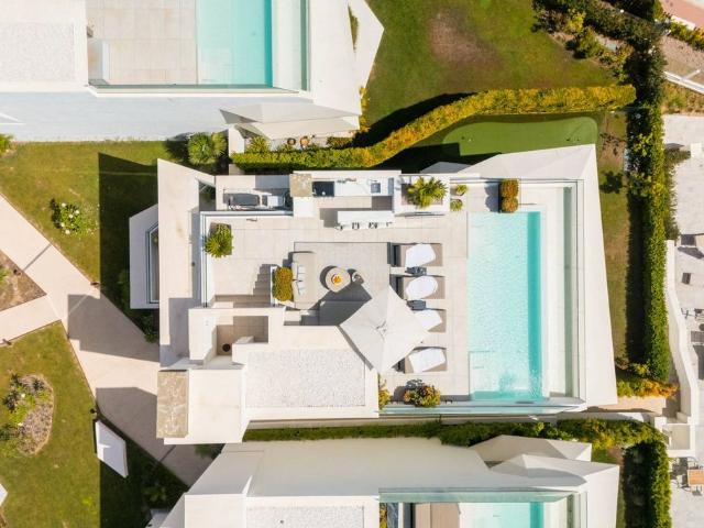 Casa de 665 m2 en venta Nueva Andalucia, Andalucía