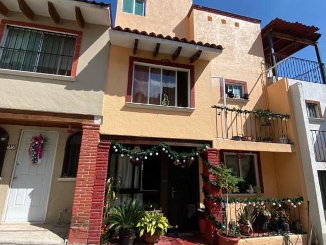 Casa de 67 m² con 4 recámaras en venta en Loma del Tzompantle