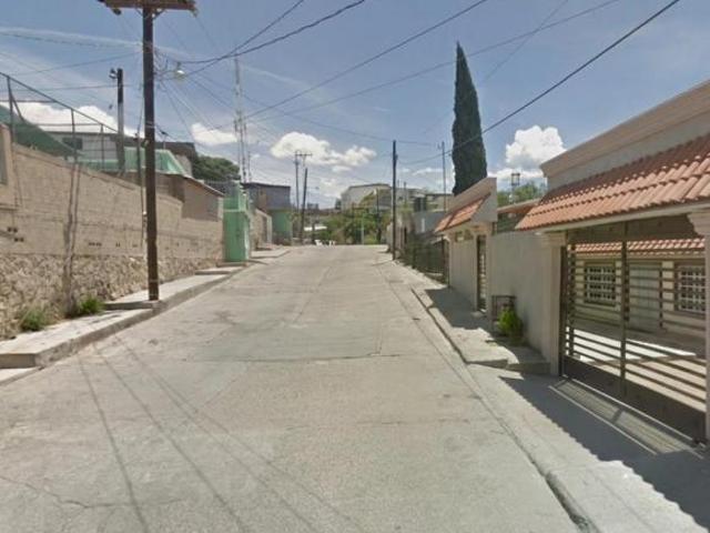 Casa de 690 m² con 6 recámaras en venta en Lomas de Nogales