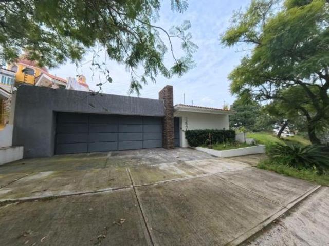 Casa de 600 m² con 5 recámaras en venta en Fraccionamiento Bugambilias