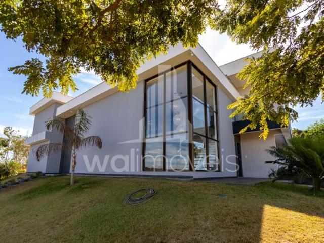 Casa, sobrado, suítes, escritorio, home office, segurança, fotovoltaica, banheira de hidromassagem
