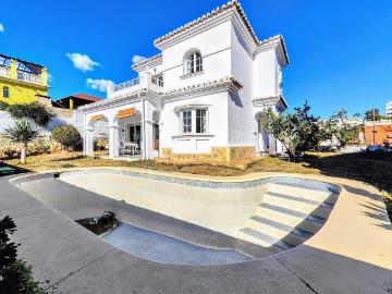 Casa de 636 m2 en venta Benalmádena Costa, España