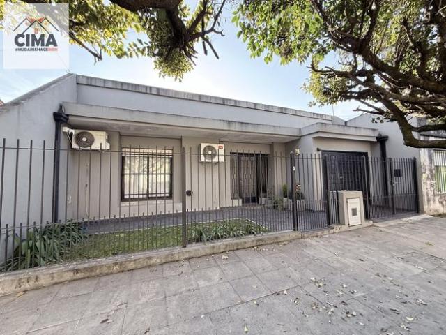 Casa de 6 amb con pileta a la Venta en Cañuelas Centro