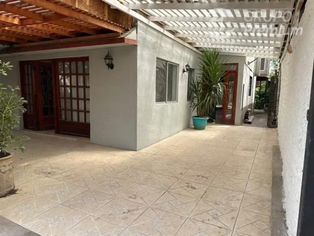 Casa de 6Dorm, 4 Baños 2 casas, Patio est. Techado portón. 6 dormitorios por 4360.00 en Padre Hurtado