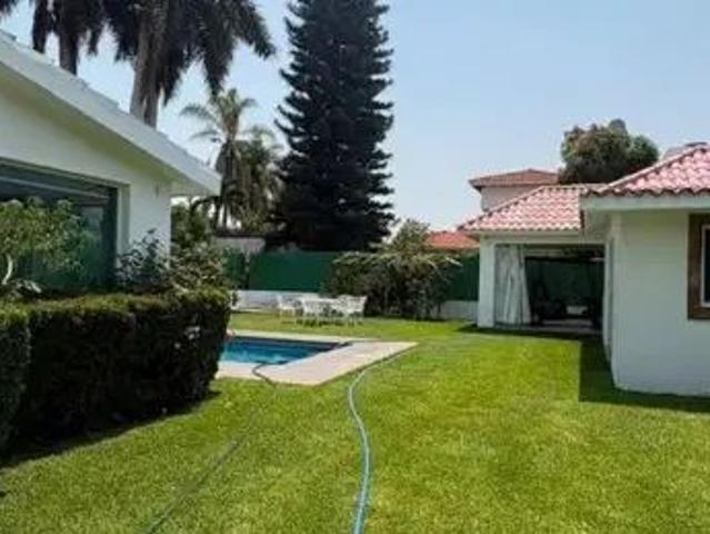 Casa De 700 M² Con 3 Recámaras En Venta En Lomas De Coc