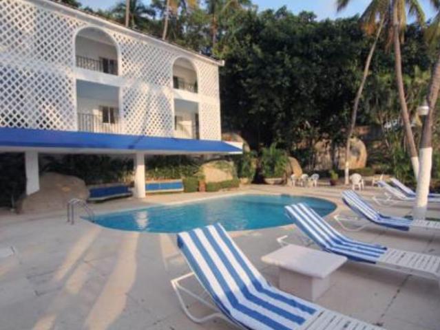 CASA DE 7 RECAMARAS SOBRE PLAYA EN PICHILINGUE! ACAPULCO