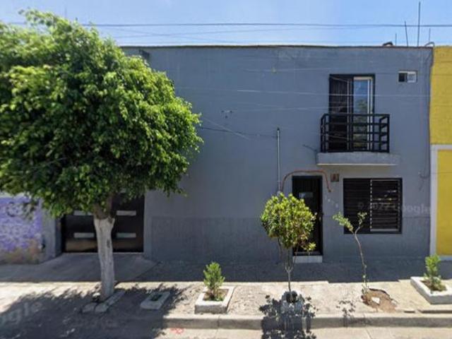 Casa de 85 m² con 4 recámaras en venta en Lagos de Oriente