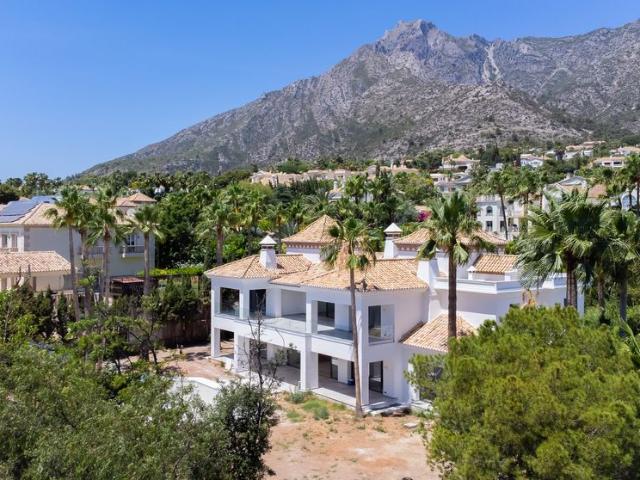 Casa de 882 m2 en venta Sierra Blanca, España