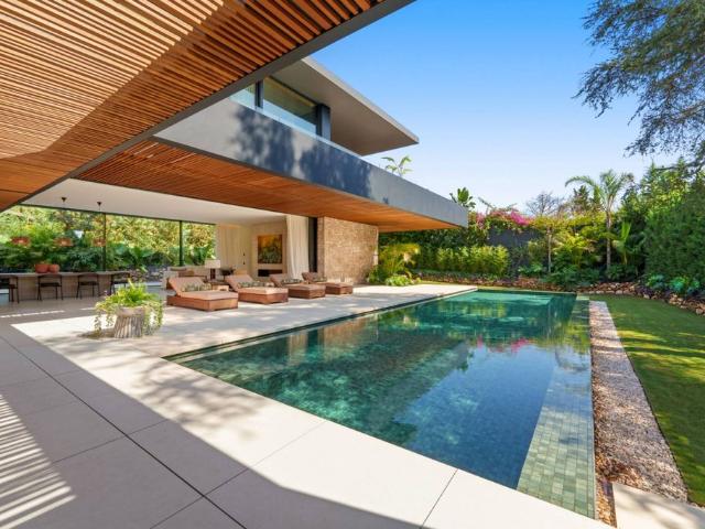 Casa de 899 m2 en venta Nueva Andalucia, España