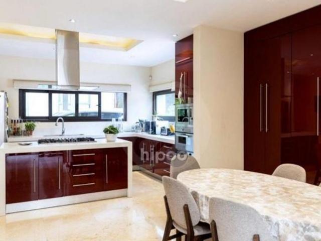 Casa de 807 m² con 4 recámaras en venta en Bosque Real
