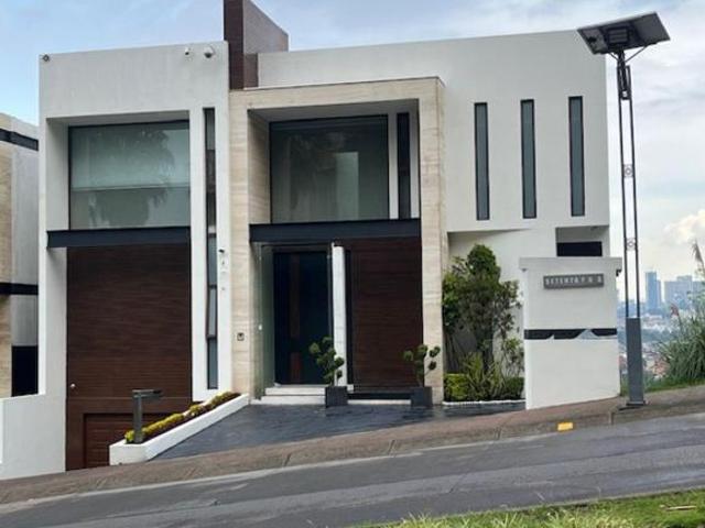 Casa de 830 m² con 4 recámaras en venta en Bosque Real