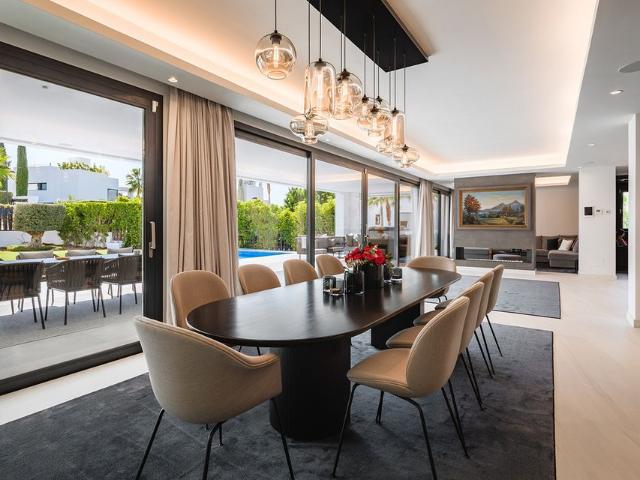 Casa de 913 m2 en venta Nueva Andalucia, España