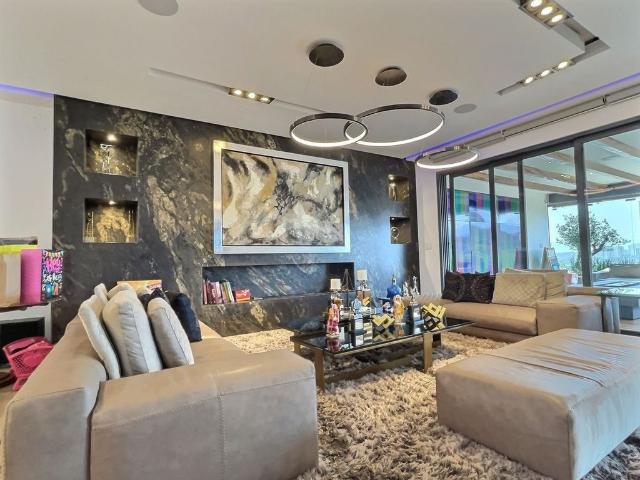 Casa de 920 m2 en venta Boulevard Bosque Real, Naucalpan de Juárez, Estado de México