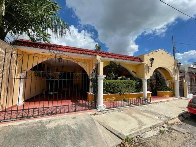 Casa ded gran tamaño en el Centro de Mérida cerca de la Plancha