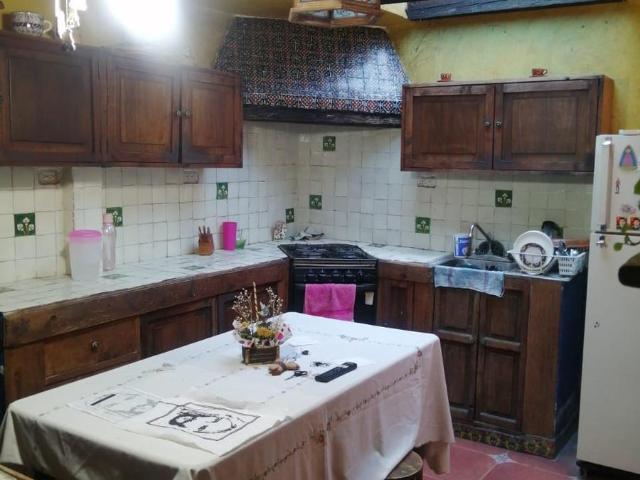 Casa deHERMOSA CASA EN VENTA CON JARDINES Y AMPLIAS AREAS UN RANCHO EN LA CIUDAD dos plantas en Barrio San Jose