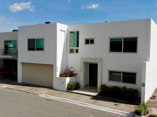 Casa del Roble | Residencia ejecutiva en renta en Fraccionamiento Albatros