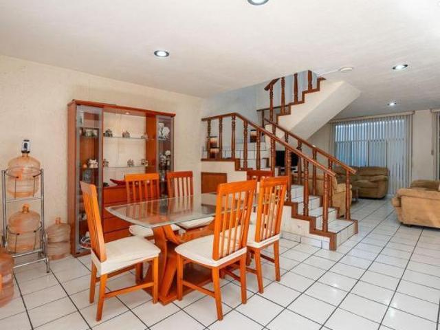 Casa dentro de Coto a unos minutos de Plaza Galerías, ven a conocerla porque va a volar!