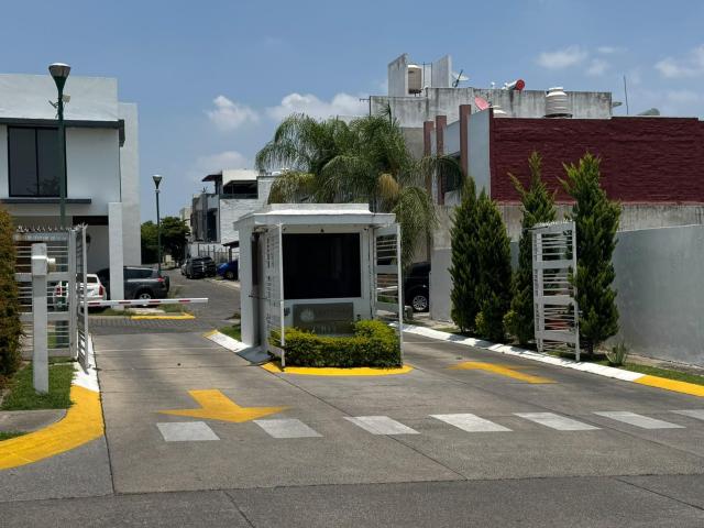 Casa dentro de Coto en renta cerca del cerro del tesoro