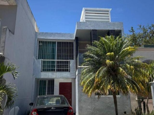 CASA DENTRO DE FRACCIONAMIENTO BALCONES DE LA JOYA, EN HUENTITÁN