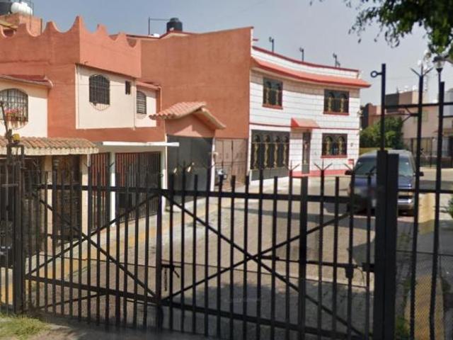 Casa dentro de Fraccionamiento en Real del Bosque Tultitlan Mex