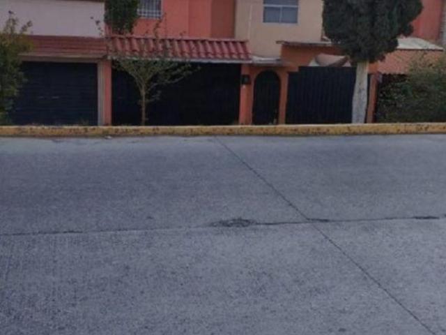 Casa dentro del Fraccionamiento Real del Bosque Tultitlan