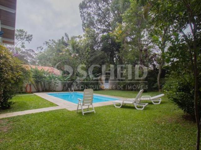 Casa dentro do Bolsão de Interlagos ao lado do laguinho. Com 600m² de terreno e 380m² de área