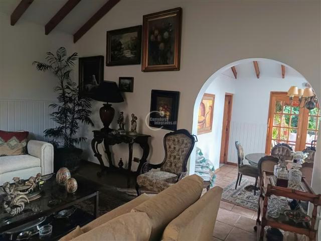 Casa desniveles 4D+3B, quincho, cabaña, piscina, 156m2, terraza | 2 dormitorios por 11200.00 en Curacaví