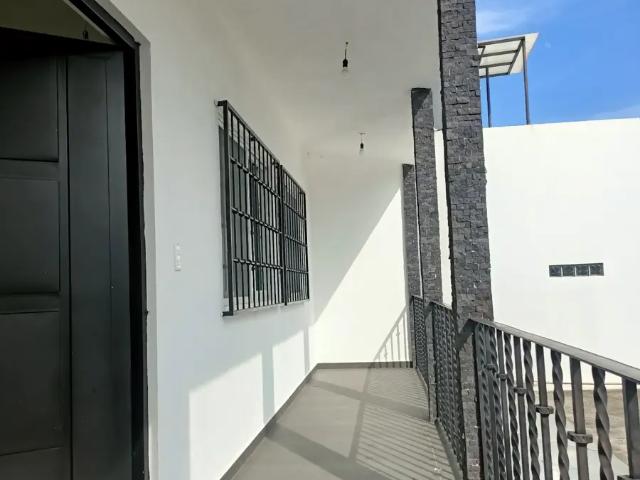 Casa Departamento un solo nivel, muy ampios espacios. Nueva