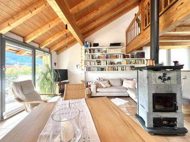 CASA DI NUCLEO RISTRUTTURATA CON GIARDINO A MONTE CARASSO