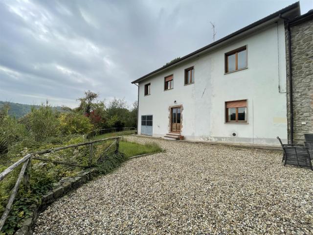 Casa di campagna con 2 unità Montecatini Terme 200m² Montecatini Terme
