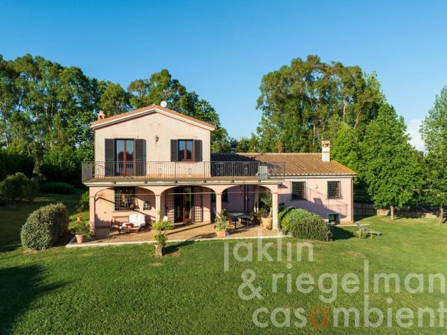 Casa di campagna di categoria A1 con annesso e piccolo vigne. 541m² Bracciano