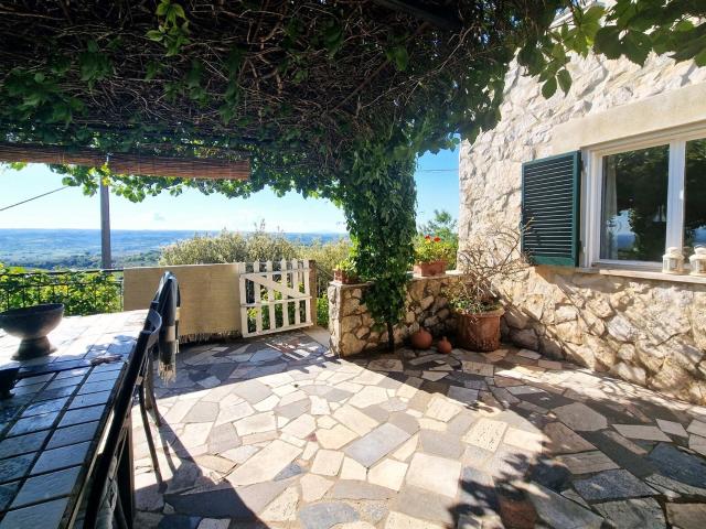 Casa di campagna luminosa e panoramica con uliveto 180m² Montecchio