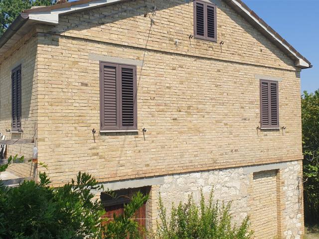 Casa di campagna rustica nelle Marche Parco Nazionale dei M. 160m² Force