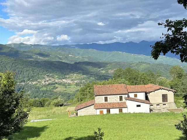 Casa di campagna ristrutturata con piscina panoramica 400m² Camporgiano