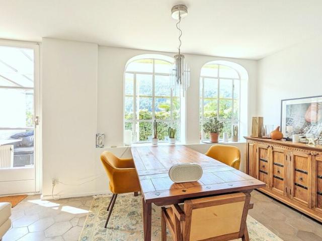 Casa di charme con giardino d'inverno e panorama sulle montagna