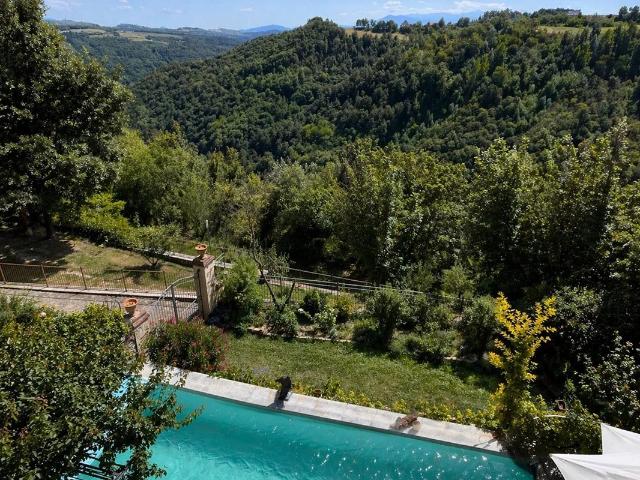 Casa di charme nel centro di Bossolasco con piscina, giardi. 439m² Bossolasco