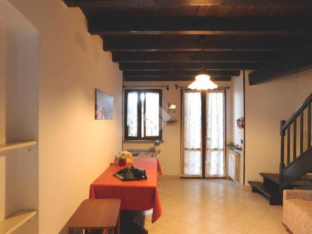 Casa di corte in affitto