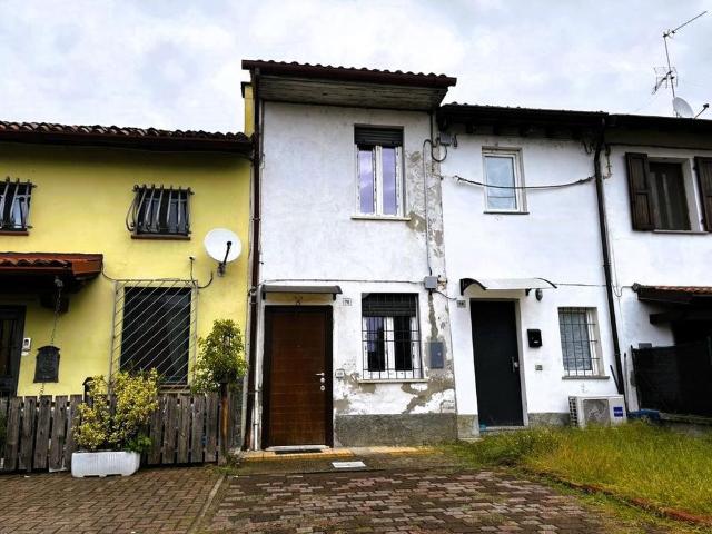 Casa di corte in affitto