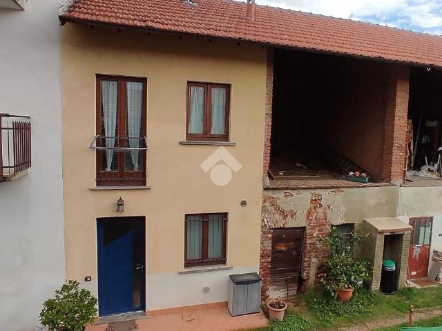 Casa di corte in affitto