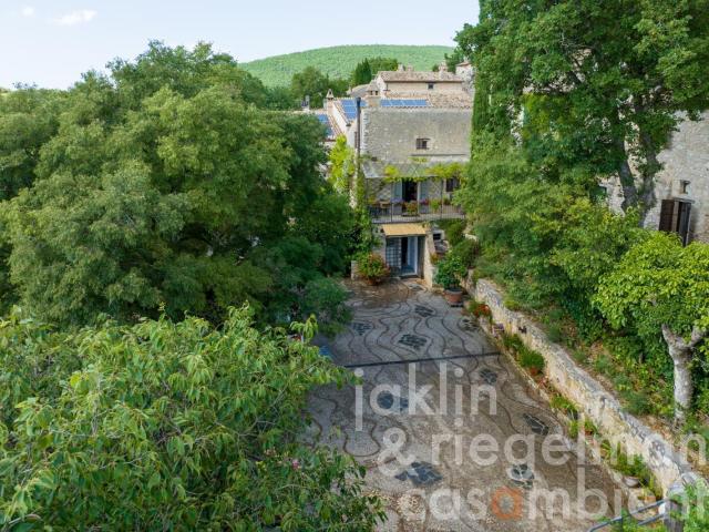 Casa di design in una posizione incantevole vicino a Trevi 516m² Trevi