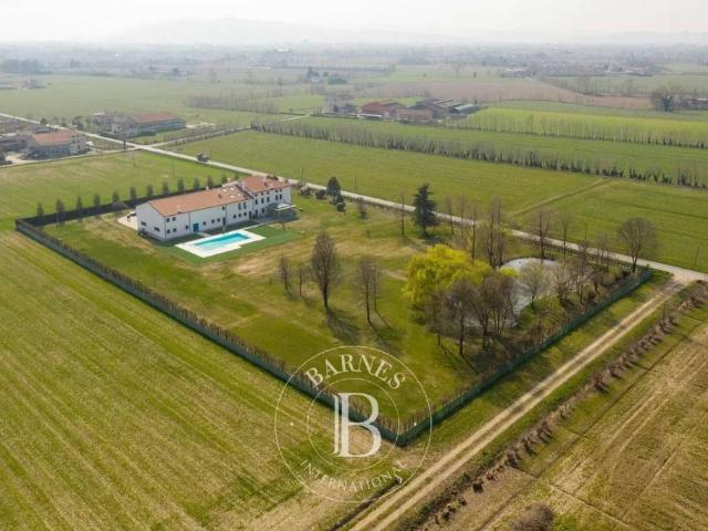 Casa di lusso di 1141 mq in vendita Via delle Monache, Thiene, Veneto