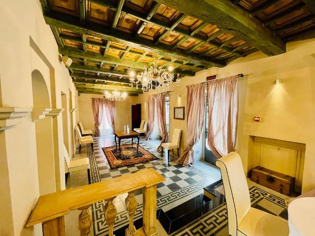 Casa di lusso di 2000 mq in vendita Via Camillo Benso di Cavour 10, Monforte d'Alba, Piemonte