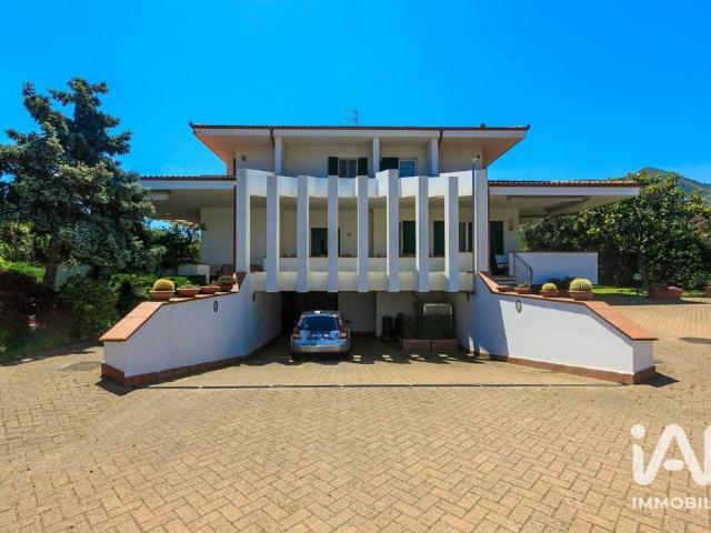Casa di lusso di 582 mq in vendita Via per Pineland, 25bis, Borghetto Santo Spirito, Savona, Liguria