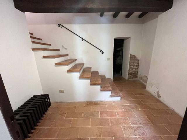 Casa di prestigio di 240 mq in vendita Via Lorenzo Valerio, 26, Urbino, Pesaro e Urbino, Marche